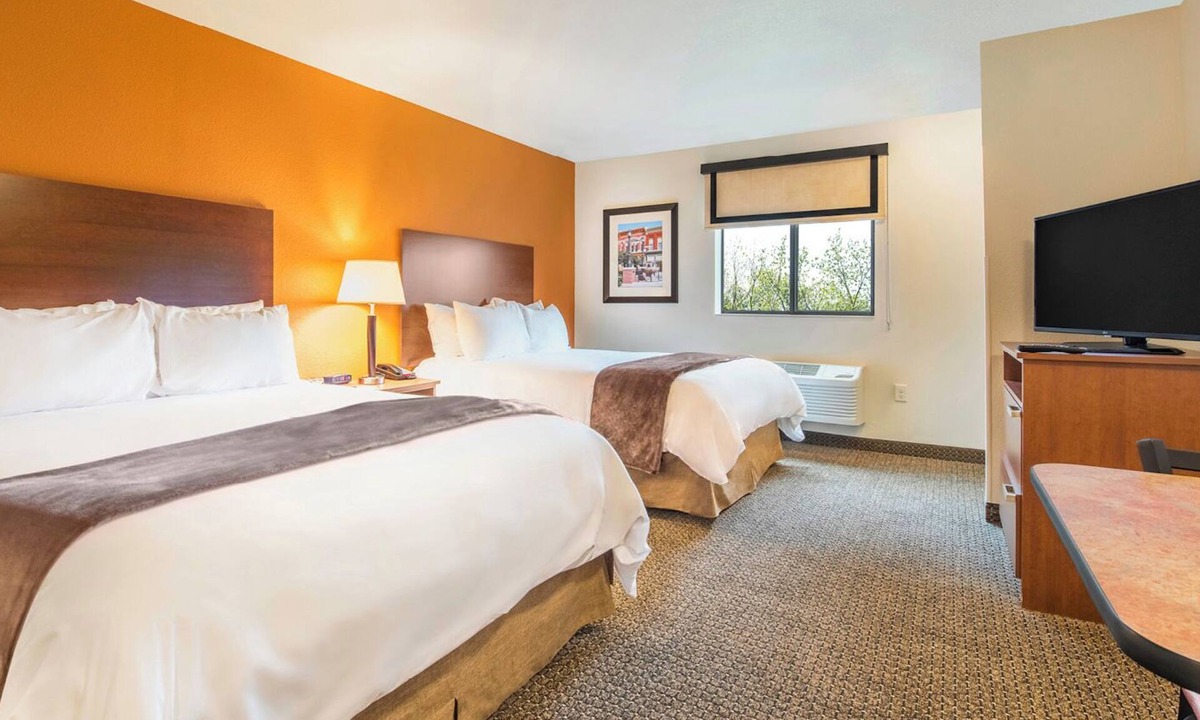 Loveland Hotel | Spacious Retreat w/Kitchen Near Ranch Event Center for Ultimate Comfort