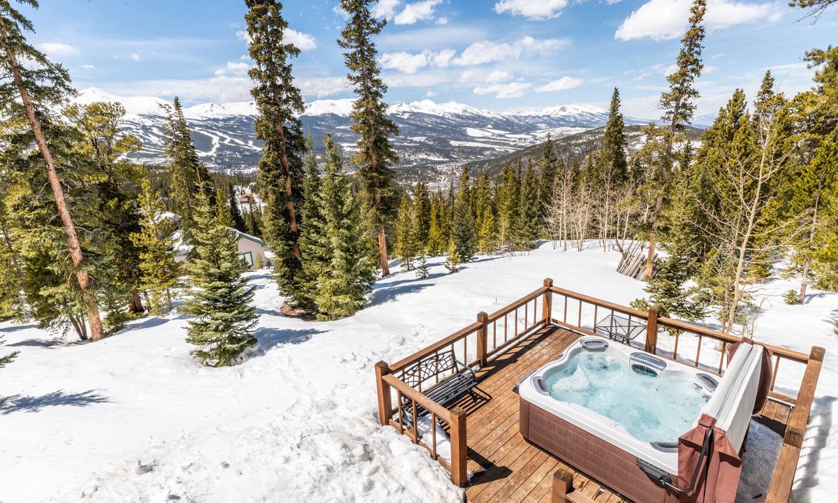 Woodmoor House | Spacious w/Big Mountain Views/HotTub/Pool Table!