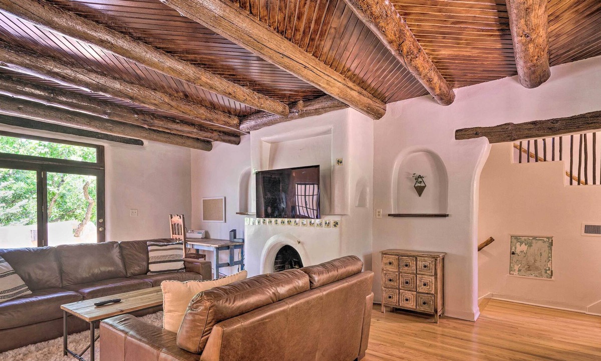 Broadmoor Cabin | Spanish-Style Home & Casita < 1 Mile to Broadmoor!