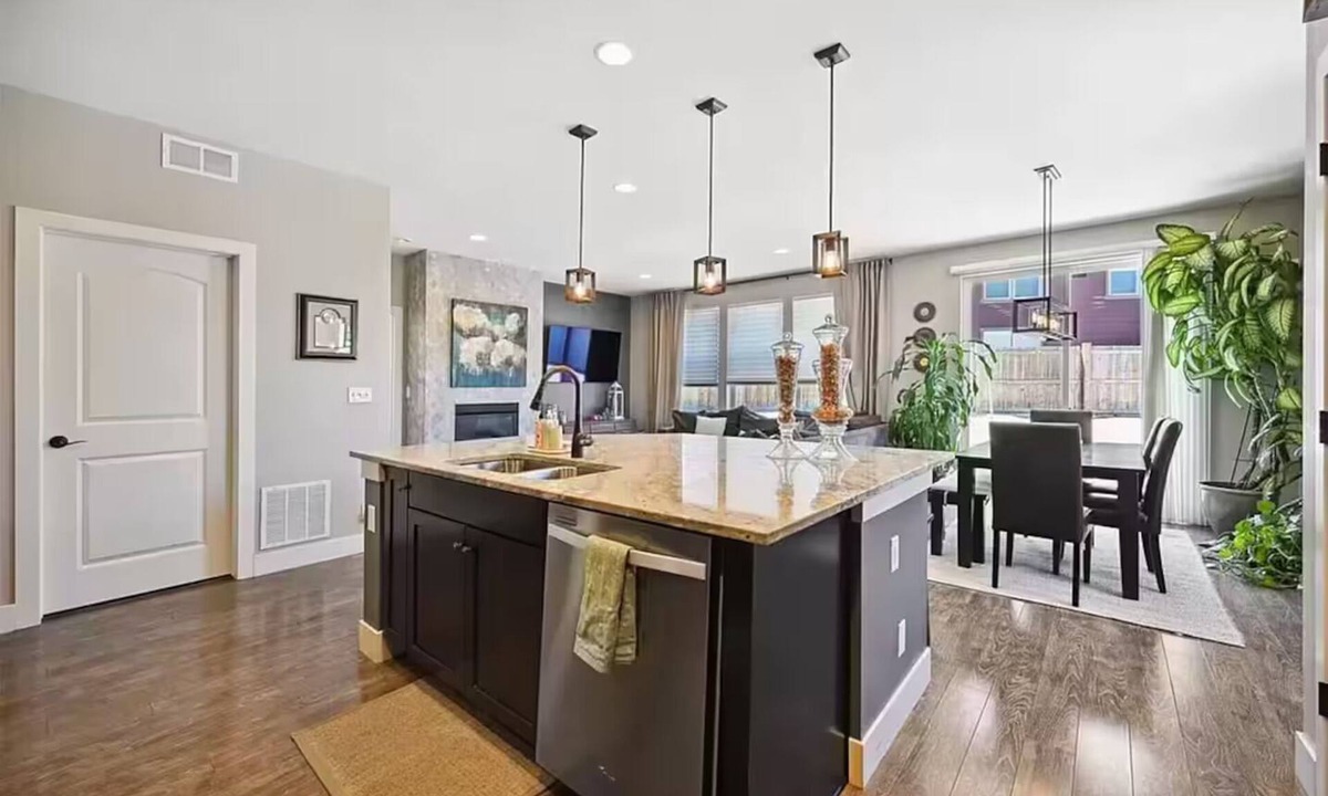 Sterling Hills House | Specious Home 4 bedroom house Near DIA
