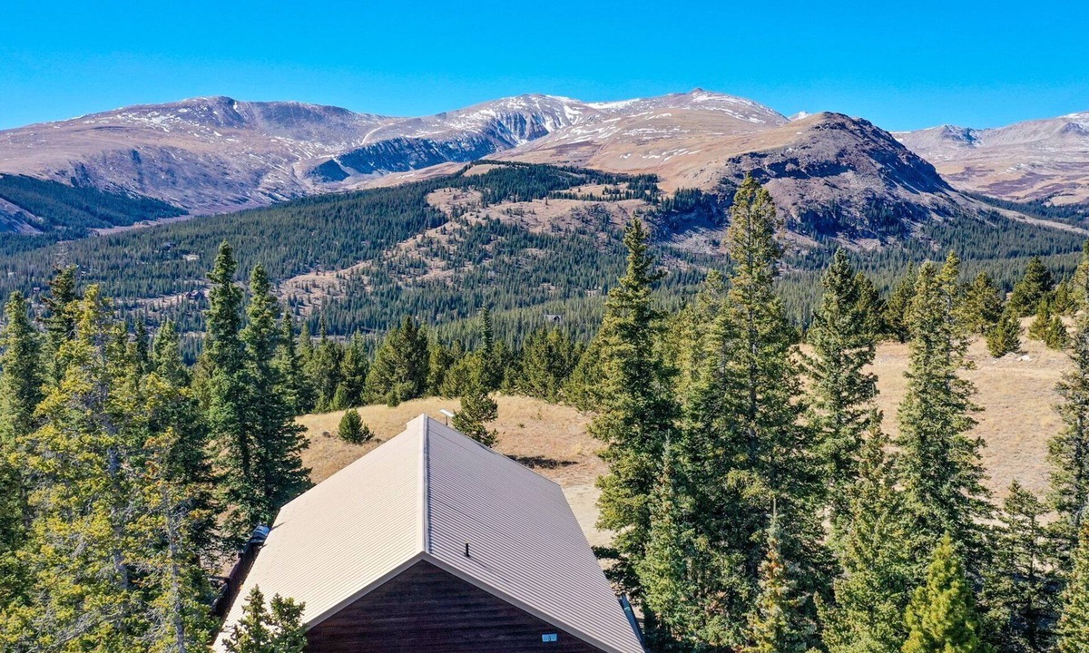 Valley of the Sun Cabin | Starlink & Panoramic Views at 11,362 Ft - Pet-Friendly, Fire Pit