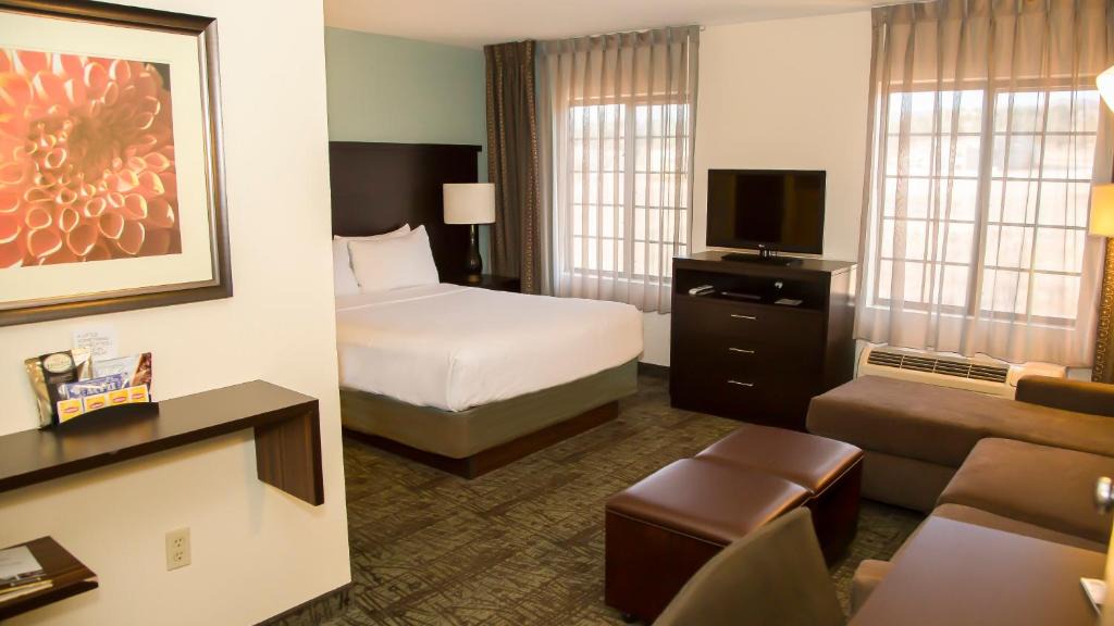Northwest Colorado Springs Hotel | Staybridge Suites Colorado Springs North by IHG