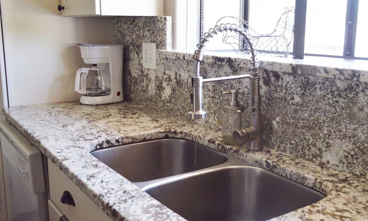 Aurora House | Stylish 3BR Aurora Home w/AC Near Denver & DIA