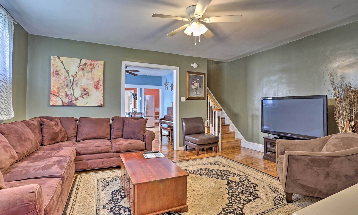 Lansdowne House | Suburban Home w/Backyard Patio < 7 Mi to Dtwn!