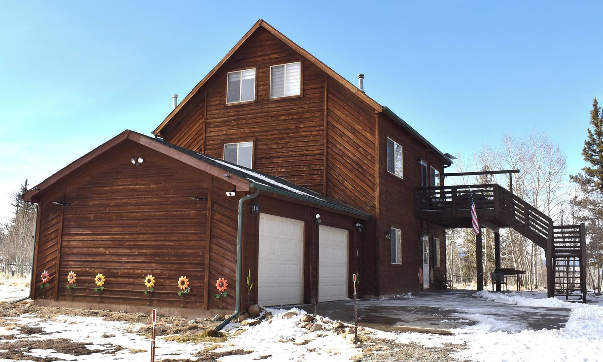 Indian Mountain Cabin | Sunflower Cabin Modern Family Retreat Easy Access Pets OK 1.2 Acres