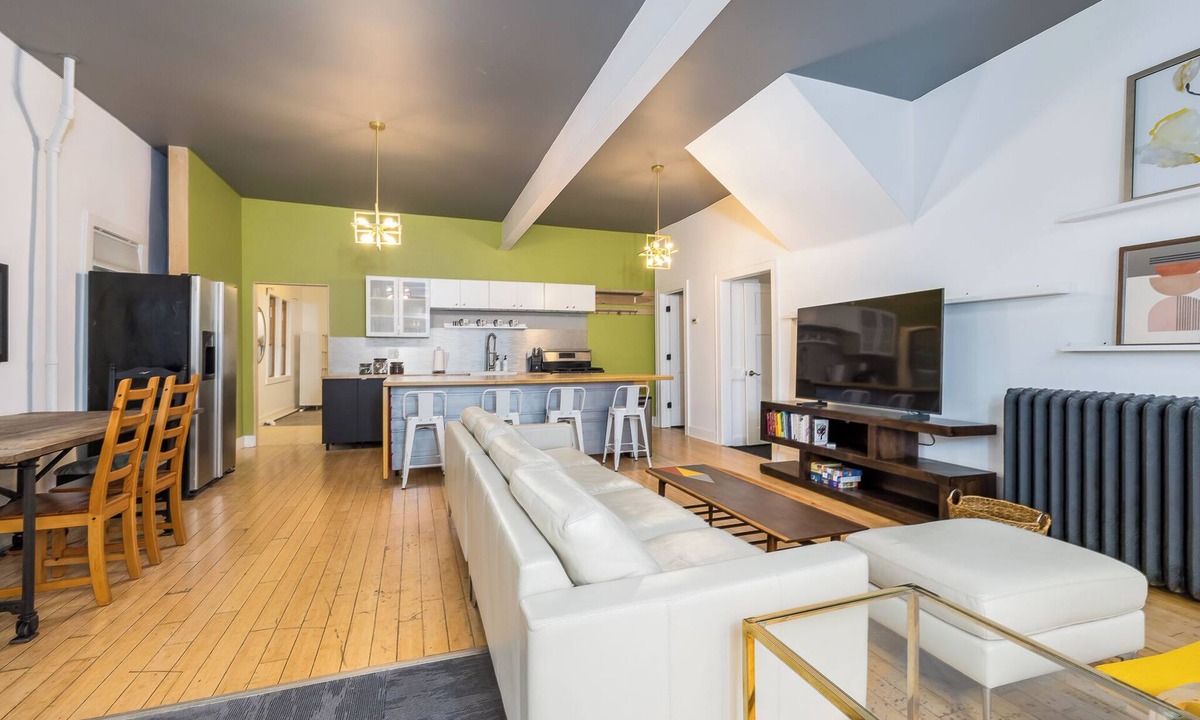 Macalester - Groveland House | Sunny 16BD BIG Group Retreat~Arcade~Sauna~Theater!