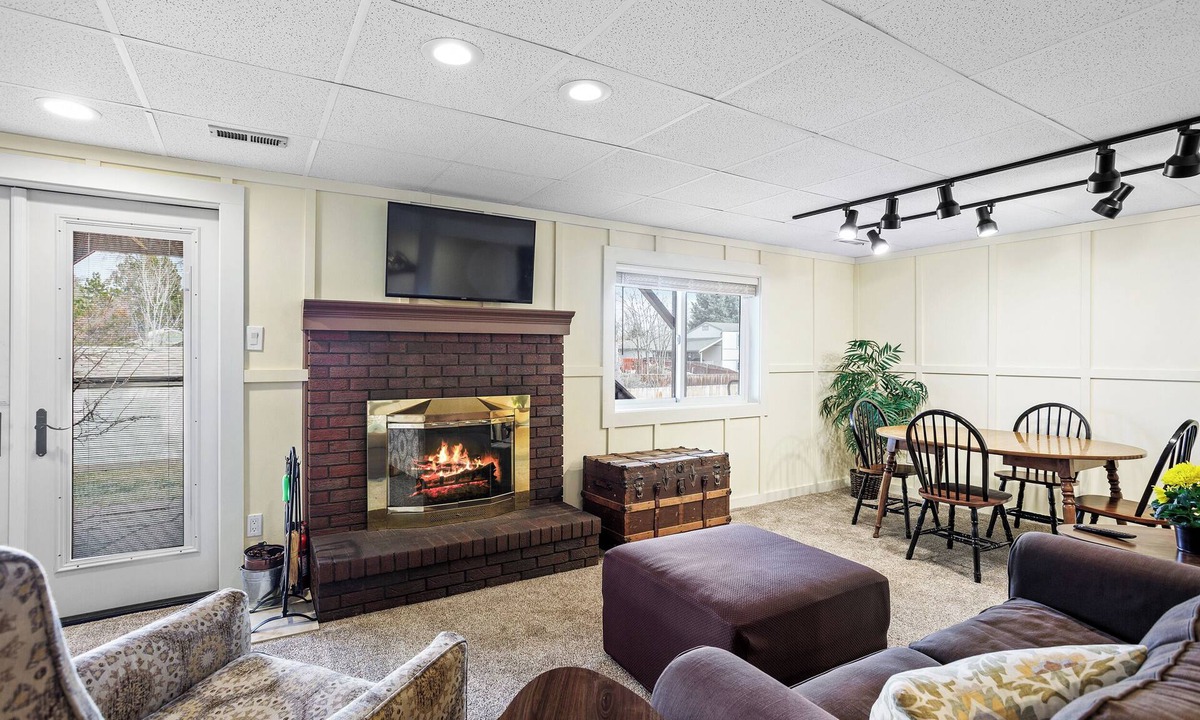 North Central Westminster House | Sunny Private Guest Suite, 30 min from Denver/Boulder, Kids and Pets welcome!