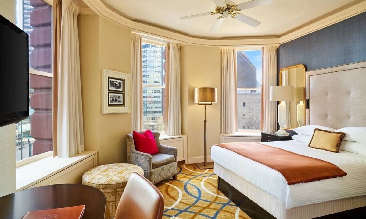 Uptown Hotel | The Brown Palace | Queen City View | Timeless Stay, Spa Reset, Central | 2 Units