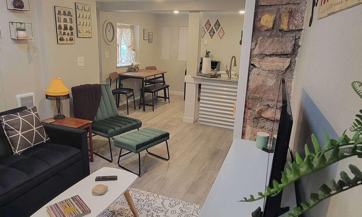 Cascade Apartment | The Cozy Cottage at the base of Pikes Peak with private hot tub