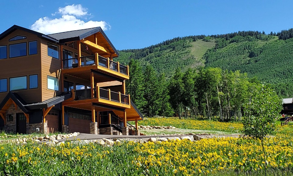 Mount Crested Butte House | The Crested Butte View House -Incredible Views Perfect for Fall Colors!