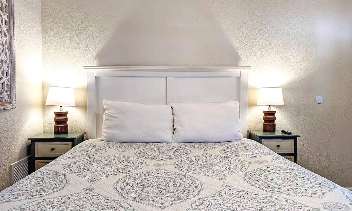 Manitou Springs Historic District Hotel | The Fountain Creek Inn | Garden Queen | #105