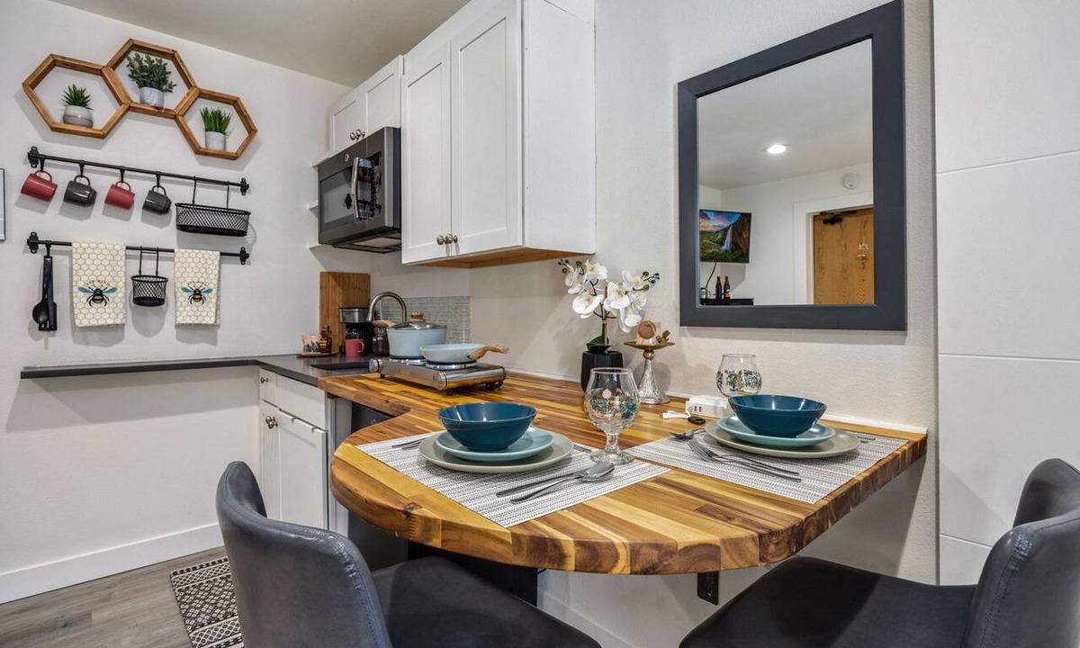 University Park Apartment | The Fox Den in Old Town! Pool, Sauna & Game Room