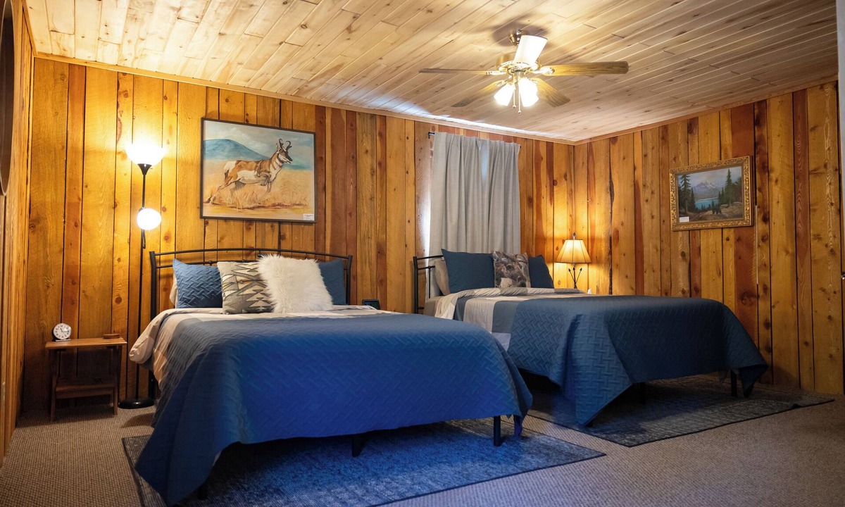 Antonito Cabin | 'The Loon's Nest' 1-bedroom cabin in the heart of the Rio Grande National Forest