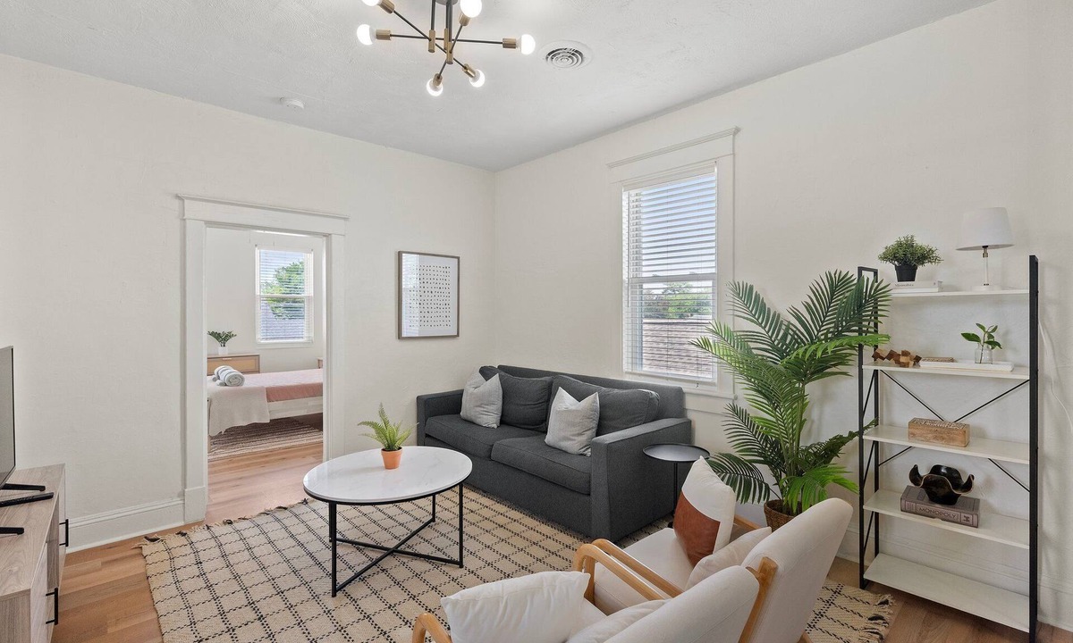 Hampton House | The Monroe: 4-Bdrm Home by the Beach