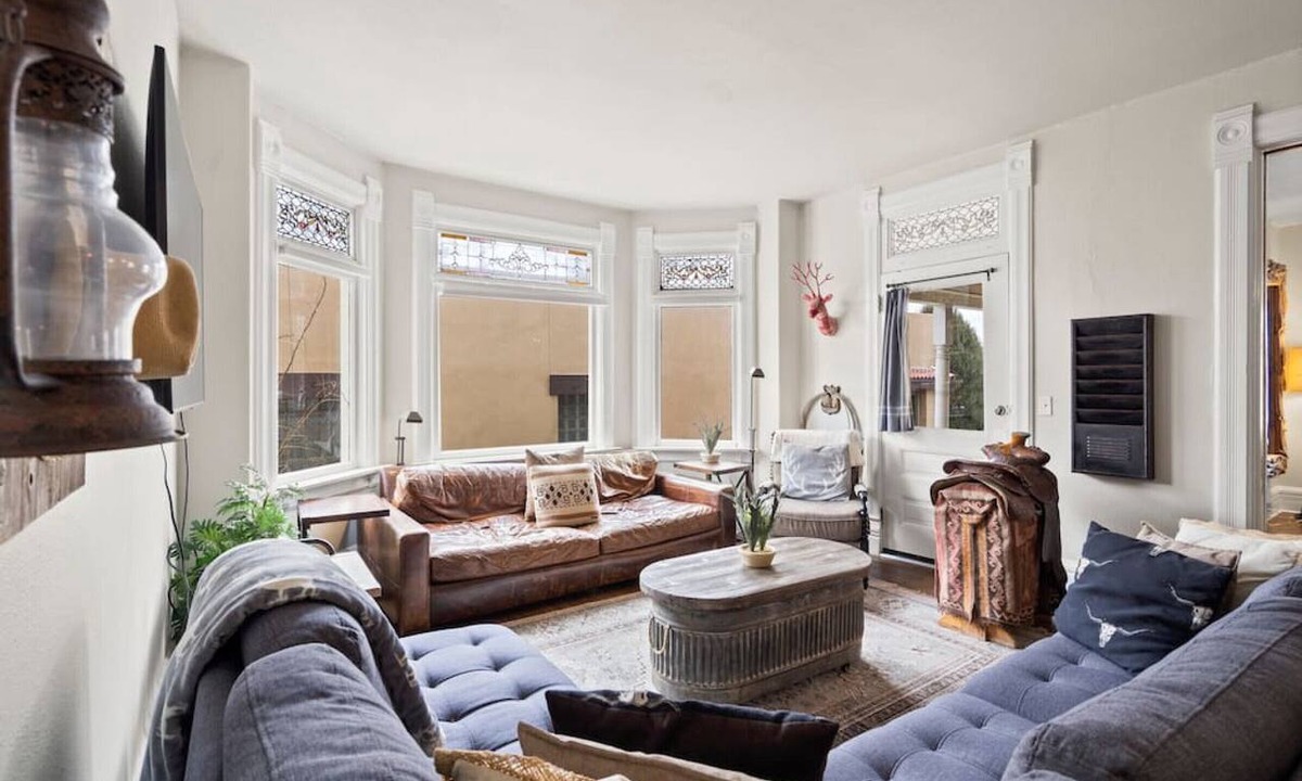Downtown Colorado Springs House | The Pendleton Lodge-8 bedrooms/3baths-heart of COS