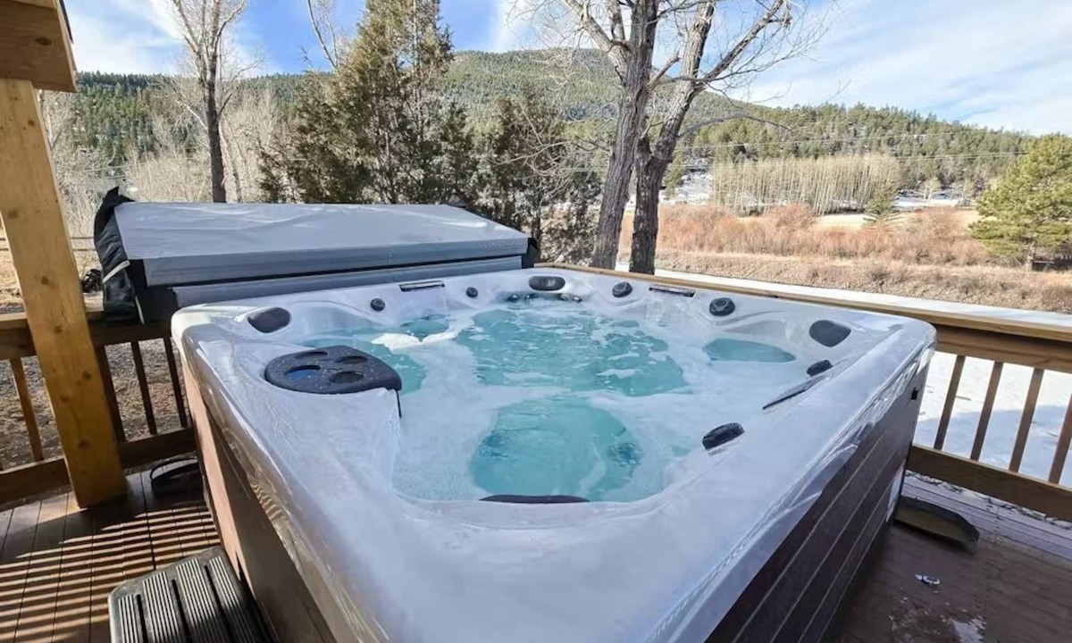Rio Vista Estates Cabin | The Rivers Edge w/Hot Tub Near Wolf Creek