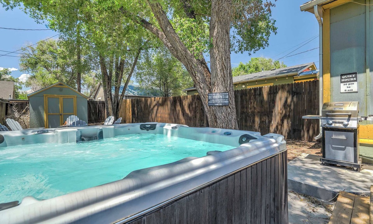 Colorado Springs House | The Vibrant Victorian! BBQ grill & Fire Pit!