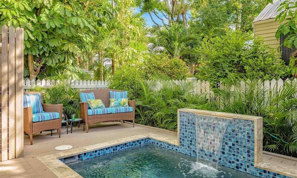 Historic Seaport House | *THE ZESTY LIME @ OLD TOWN* Restored Home + Last Key White Glove Service.
