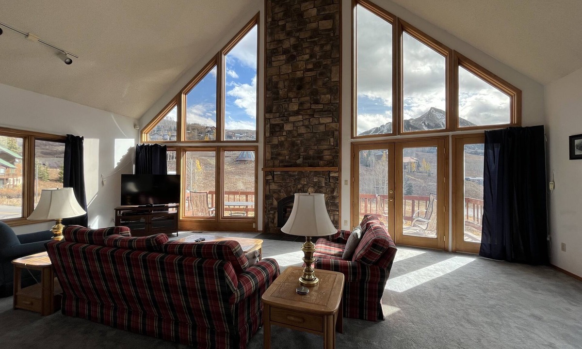 Mount Crested Butte House | This cozy budget & pet friendly house is located right near the ski base area