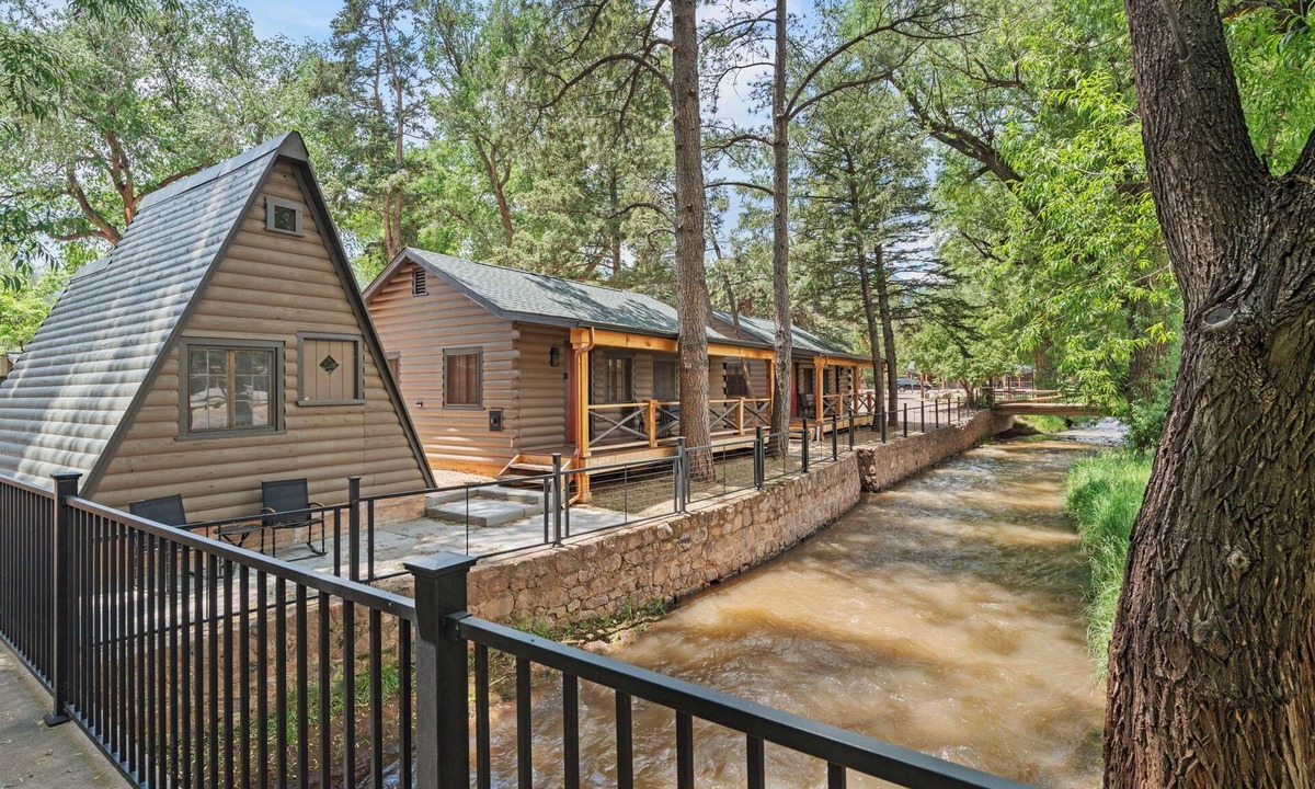 Colorado Springs Cabin | Timber Lodge Cabin 21