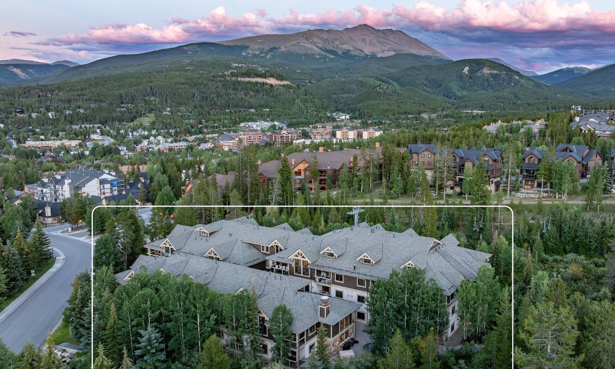 Four O'Clock Condo | True Ski in/Out; Steps from Chairlift, Hikes