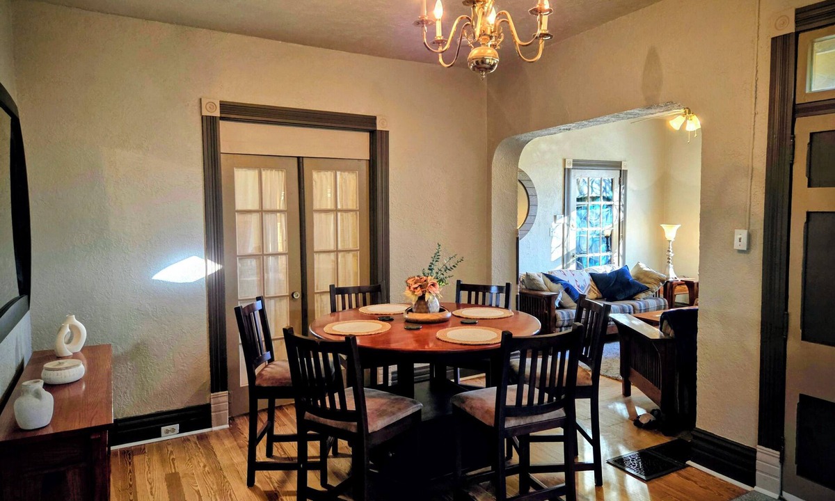 City Park West Apartment | Turn-of-the-Century Victorian Home w/Outdoor Yard & Private Entrance