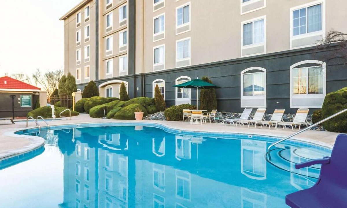 Grand Junction Hotel | Two 1BR Ste w/King Bed & Pool VW, N/S at La Quinta Inn by Wyndham Grand Junction