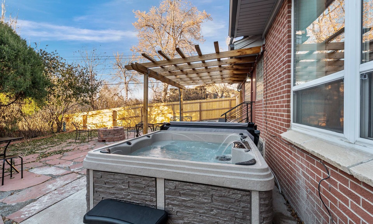 Mid-Lakewood House | Ultimate Lakewood Retreat | Air Hockey + Hot Tub | Fenced Yard