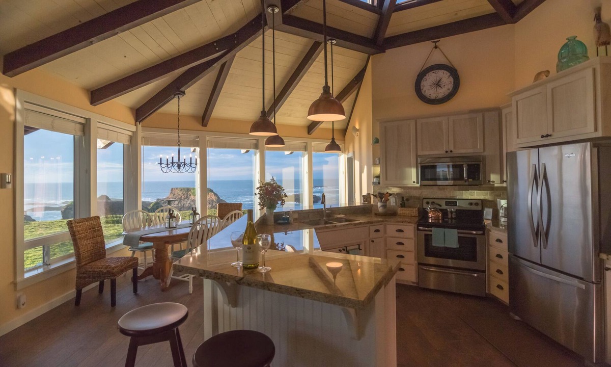 Caspar House | Unique Coastal 3-Hexagon home right on the Pacific Ocean with Wi-Fi!