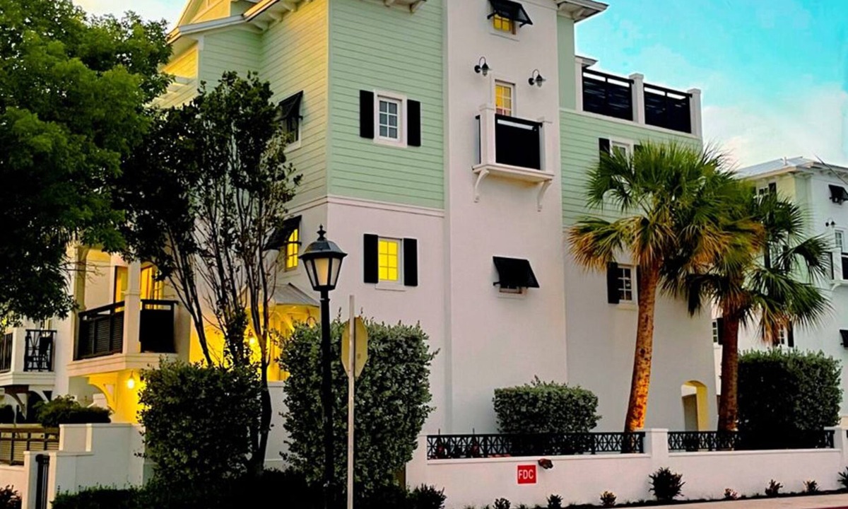 Historic Seaport House | Unlock your Paradise Adventure - Between Sloppy Joe's and the Harbor