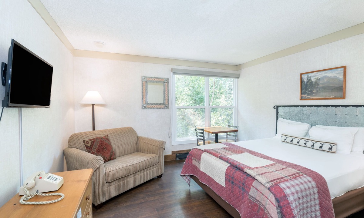 Telluride Hotel | Updated Hotel Room With Kitchenette, Seating Area at the Mountainside Inn