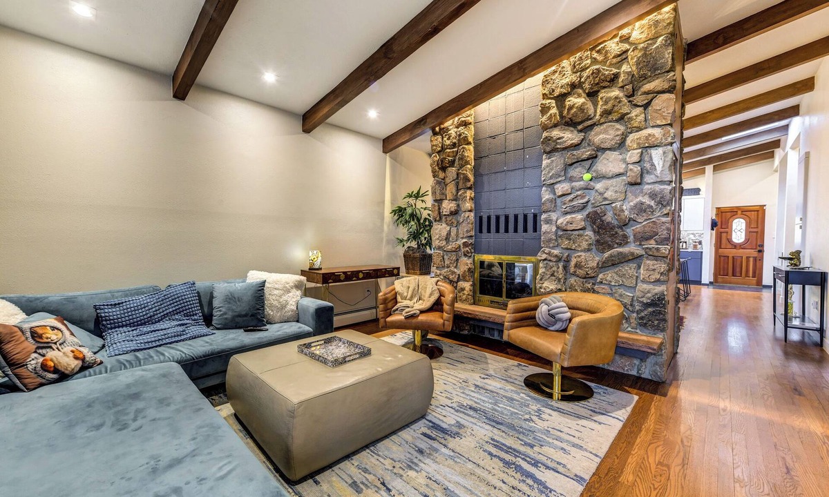 Evergreen House | Updated Mid-Century Modern 3-bedroom ranch with fitness room in Evergreen