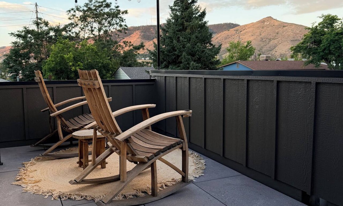 Golden House | Upscale 2-Bed in Golden - Walk to Downtown & Trails, Minutes to Mountains