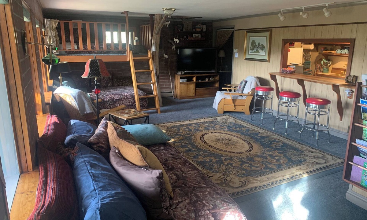 Glenwood Springs Apartment | Very Private, Close to all Glenwood attractions, Pets welcome. 420 friendly!