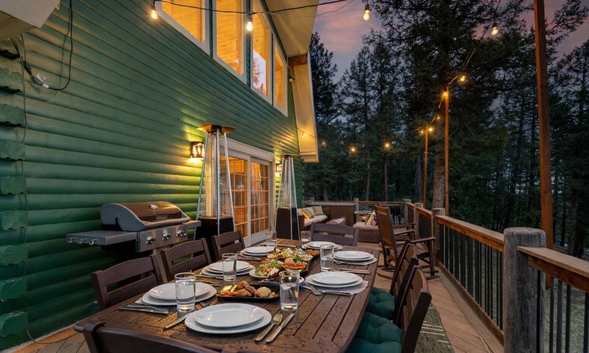 Evergreen House | Views, Hot Tub, Skee-ball, Pool Table, Disc-golf, Trail Access on Property!
