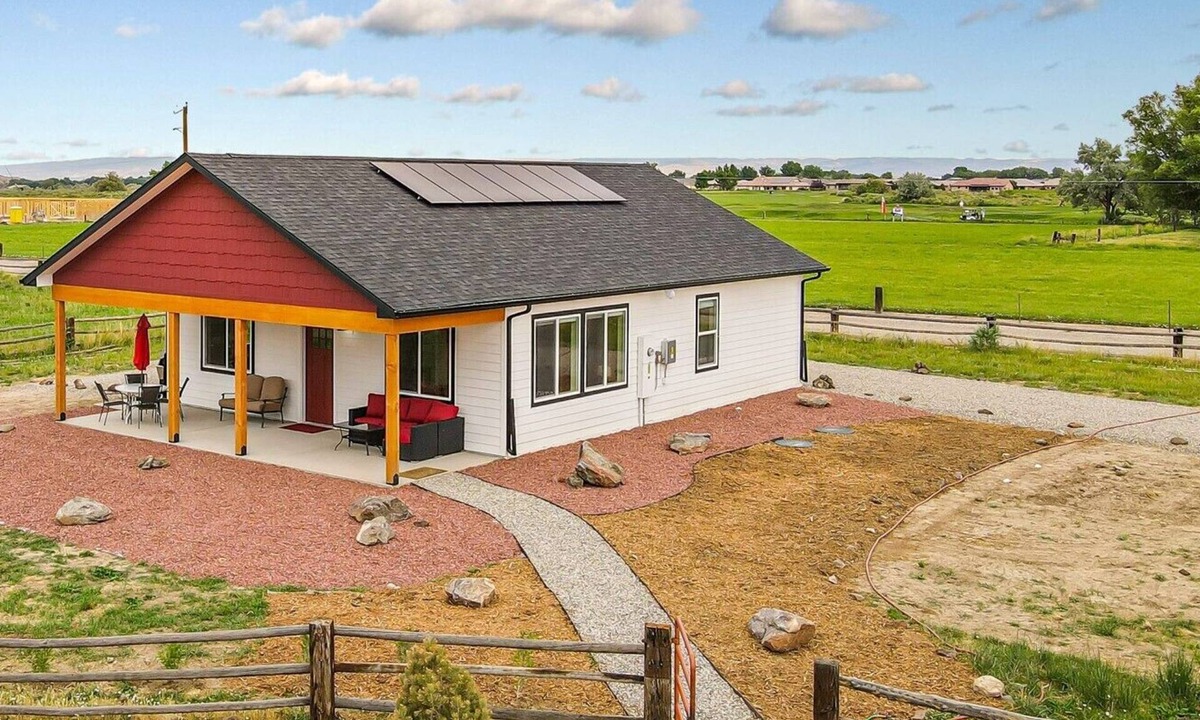 Mesa County Cottage | Views in Every Direction, Adjoins Golf, minutes to Miles of Bike & Hiking trails