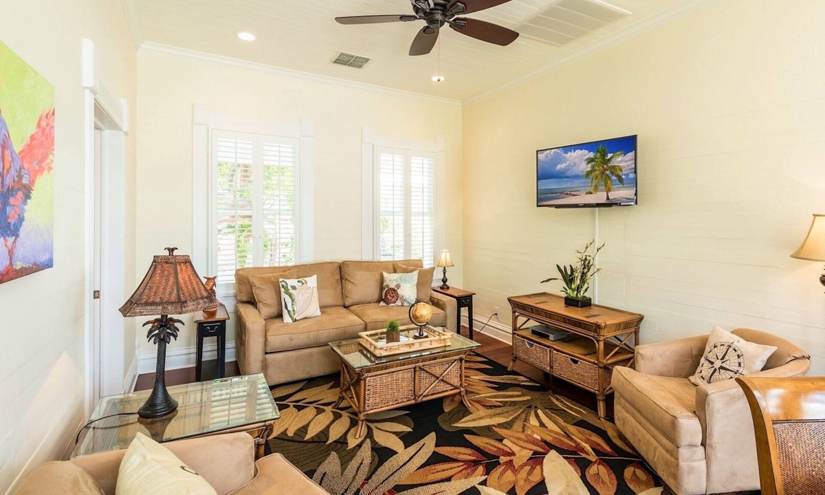 Downtown Condo | *VILLA ANGELITA @ OLD TOWN* Condo Off Duval + Last Key White Glove Service.