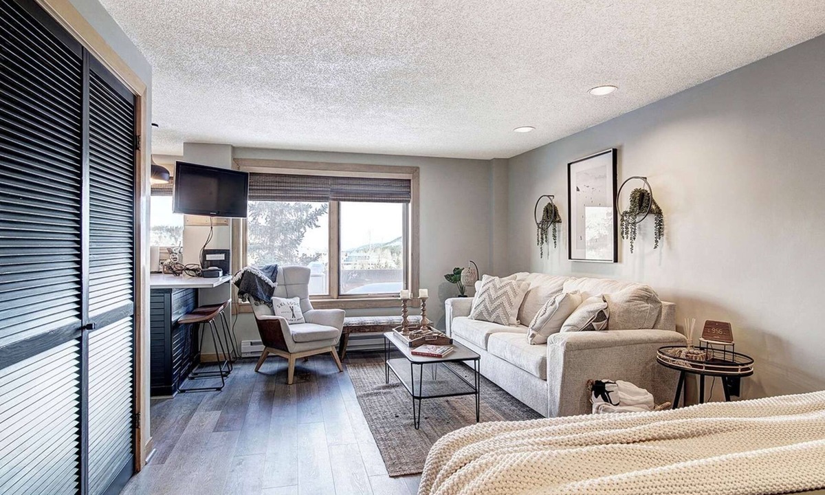 Peak 9 Apartment | Village at Breckenridge Studio 4217 - Ski-In/Out Condo 1 block to downtown