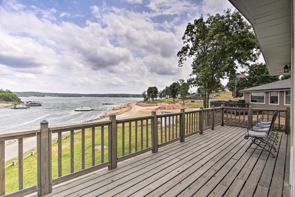 Cleora House | Walk to Boat Ramp! Lakefront Home w/Deck in Afton