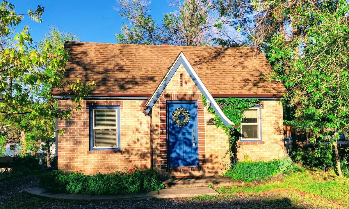 Golden House | Walk to Clear Creek, Mines, and downtown Golden — fully renovated 1930s bungalow