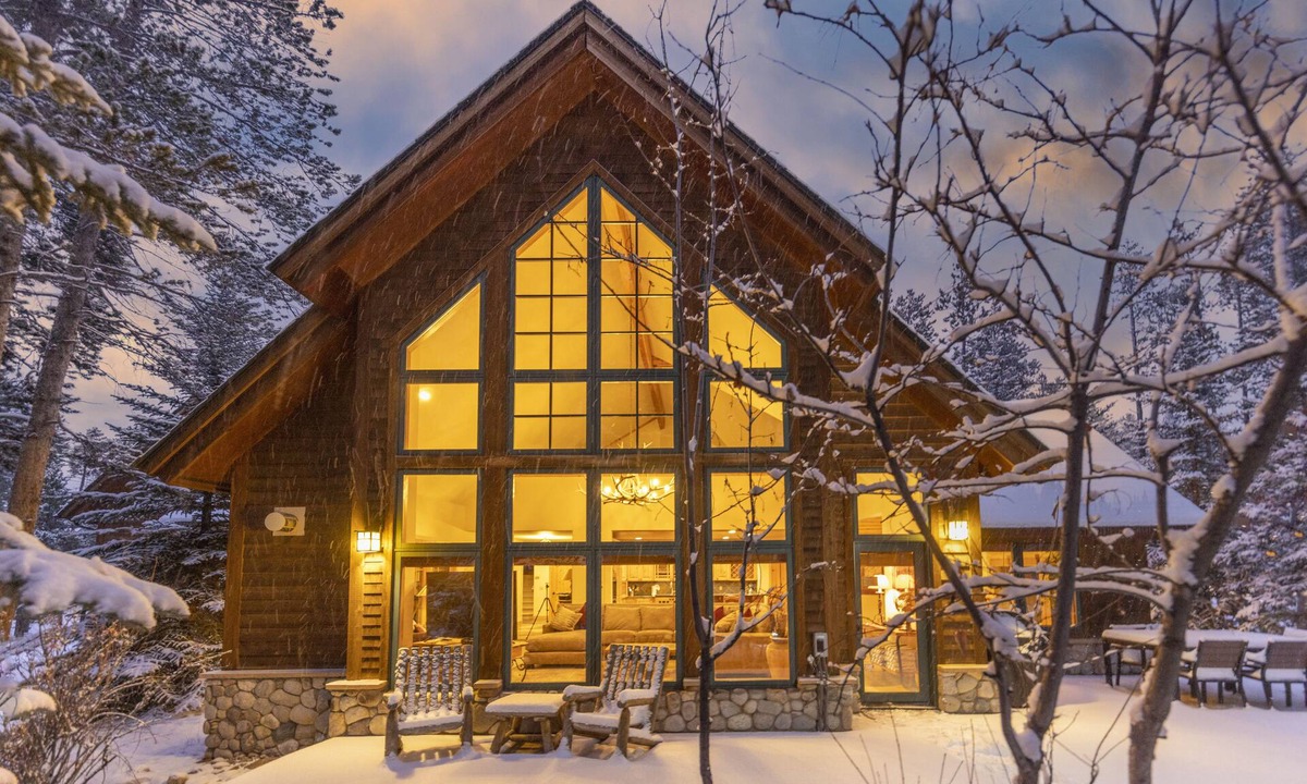 The Highlands House | Warm, Spacious, and Elegant Breckenridge Home near golf course, hot tub, arcade machine, foosball