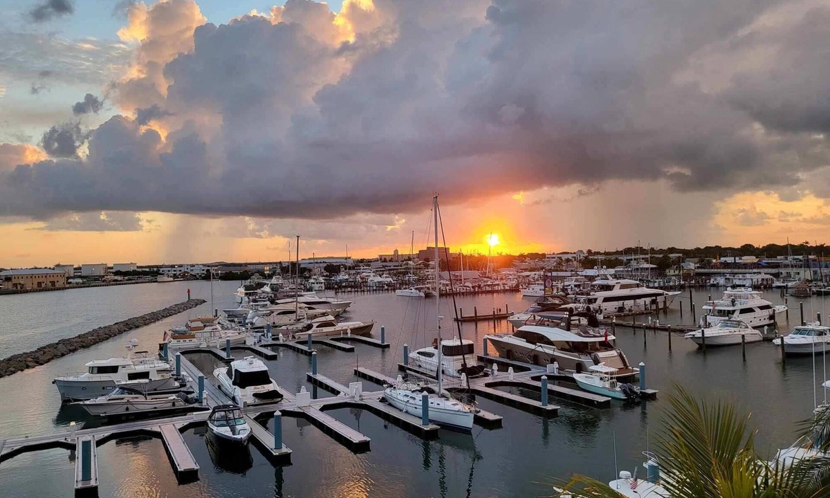 Historic Seaport Condo | WATERFRONT PENTHOUSE! Galleon Resort Key West, Sleeps 6, Private Beach