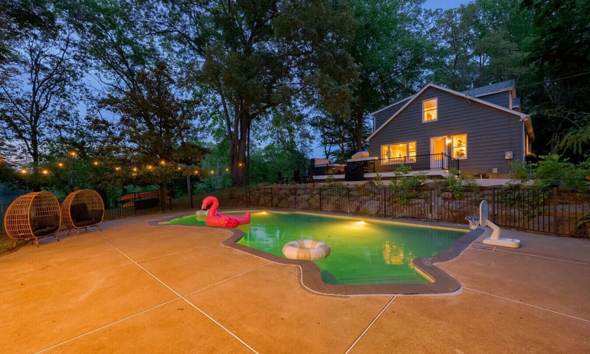 Golts House | Welcome to the secluded waterfront oasis