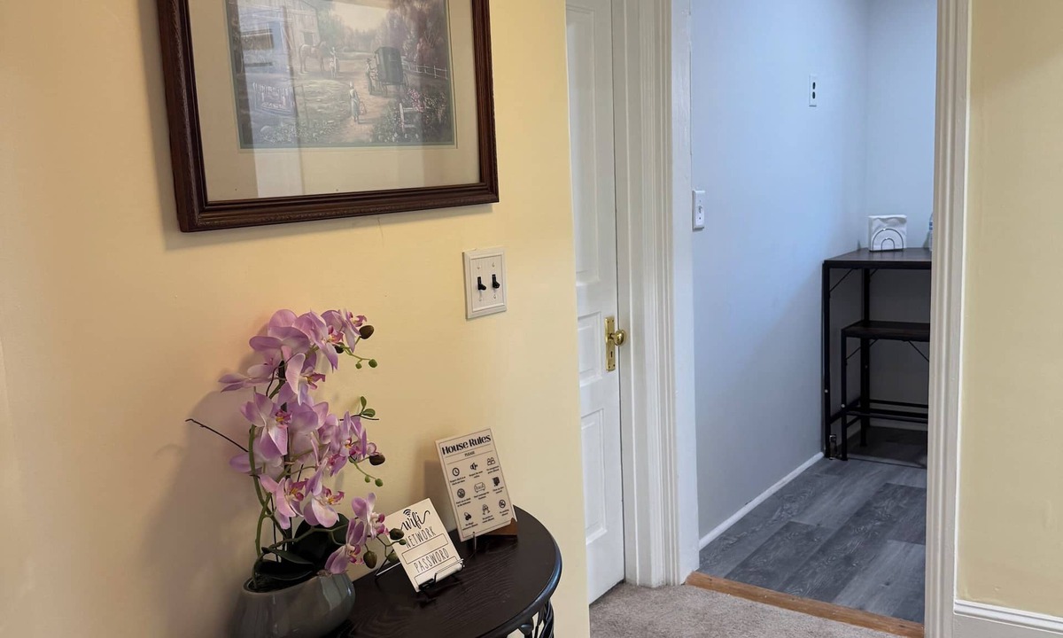 Elsmere House | Welcoming 3 bedroom private entry with AC in charming Wilmington