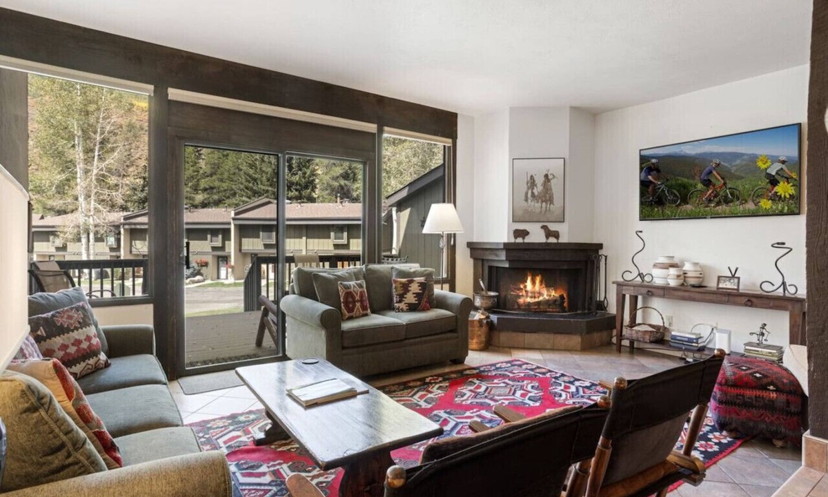 Vail Villa | West Vail Ptarmigan Townhome - Summer Pool