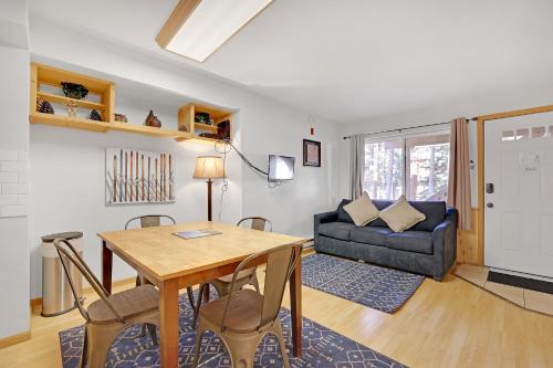 Four O'Clock Apartment | Winterpoint 33B by Ski Country Resorts