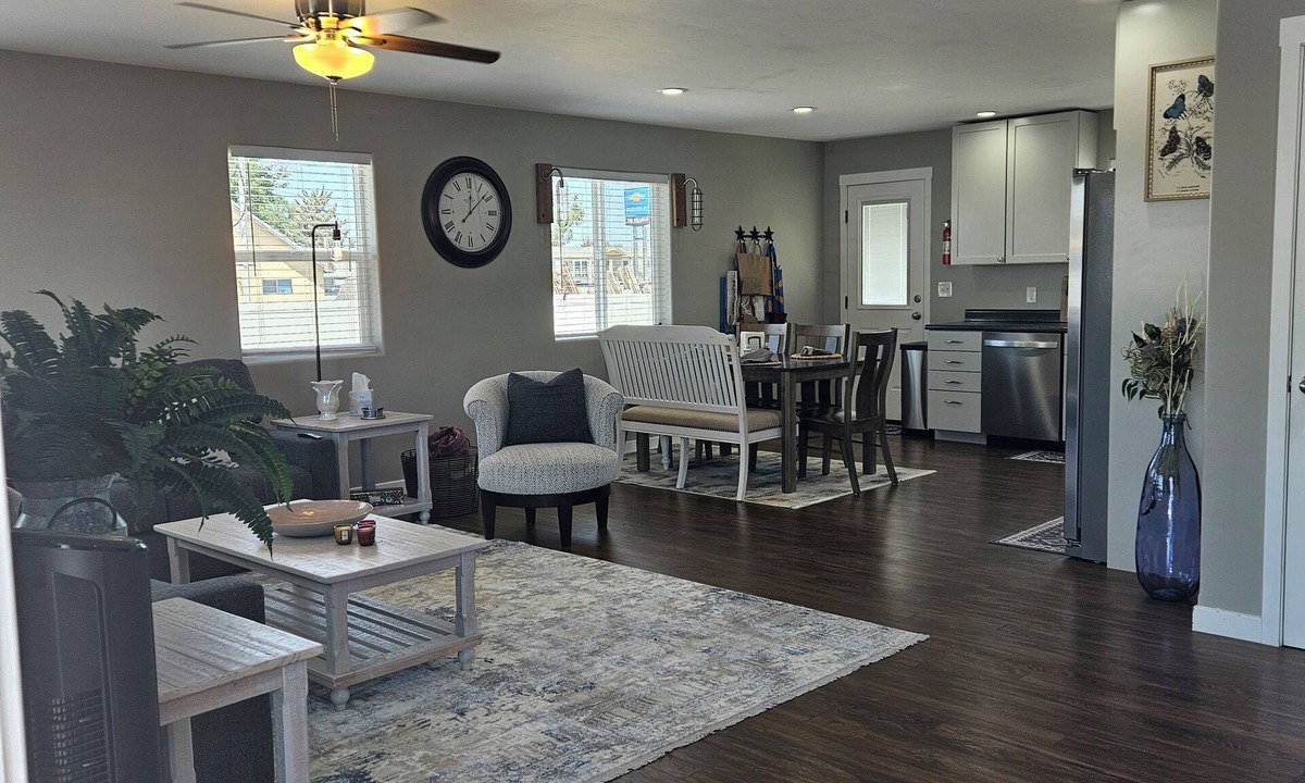Delta House | Your Home Away From Home Quiet, Modern, & Open 2