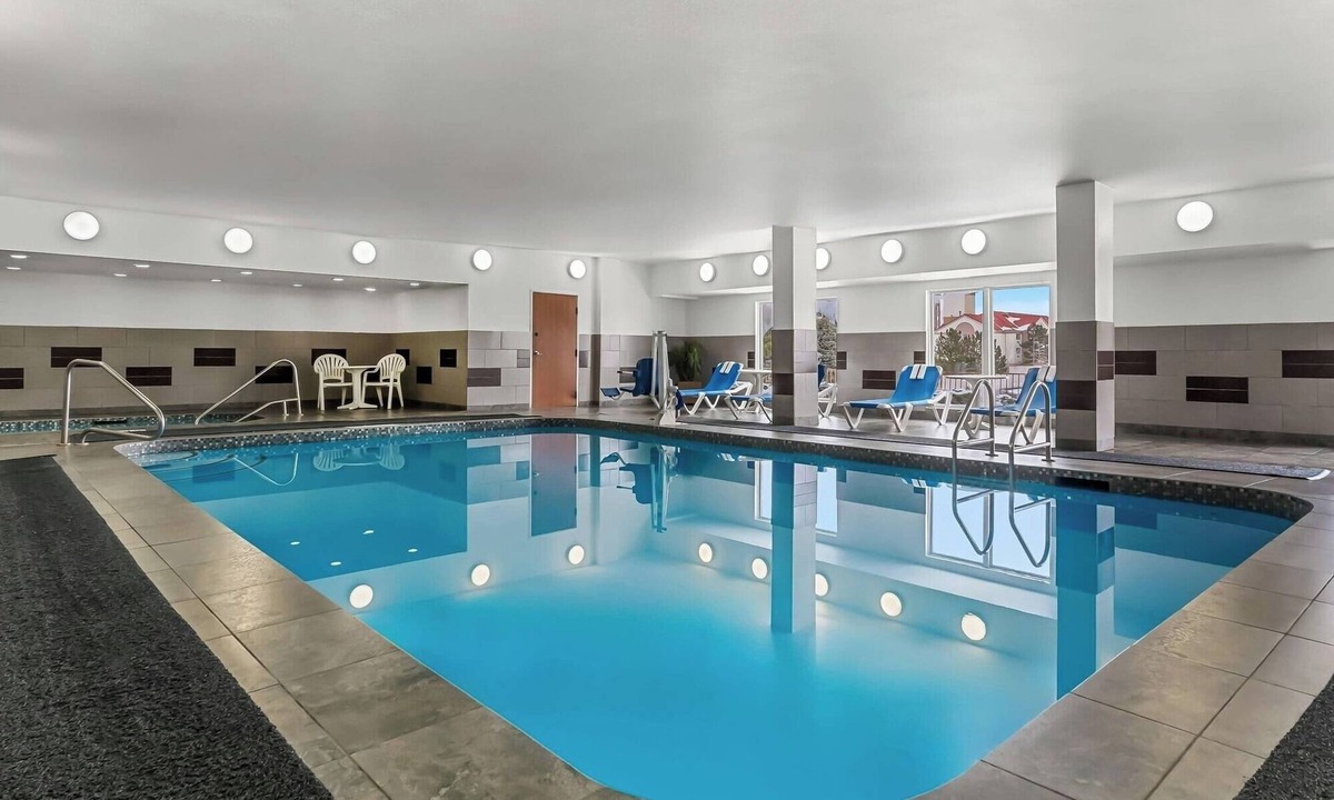 Englewood Hotel | Your Perfect Denver Base: Modern Comfort Near Downtown, Mall & Hiking Trails