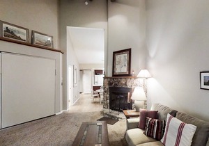 Dog-friendly studio with mountain views - near lakes, golf, ski area