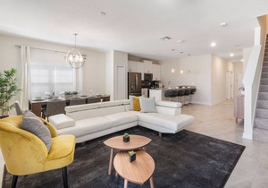 Pet-Friendly 5BR Retreat: Private Pool, Sleeps 11 - 8931 in Davenport